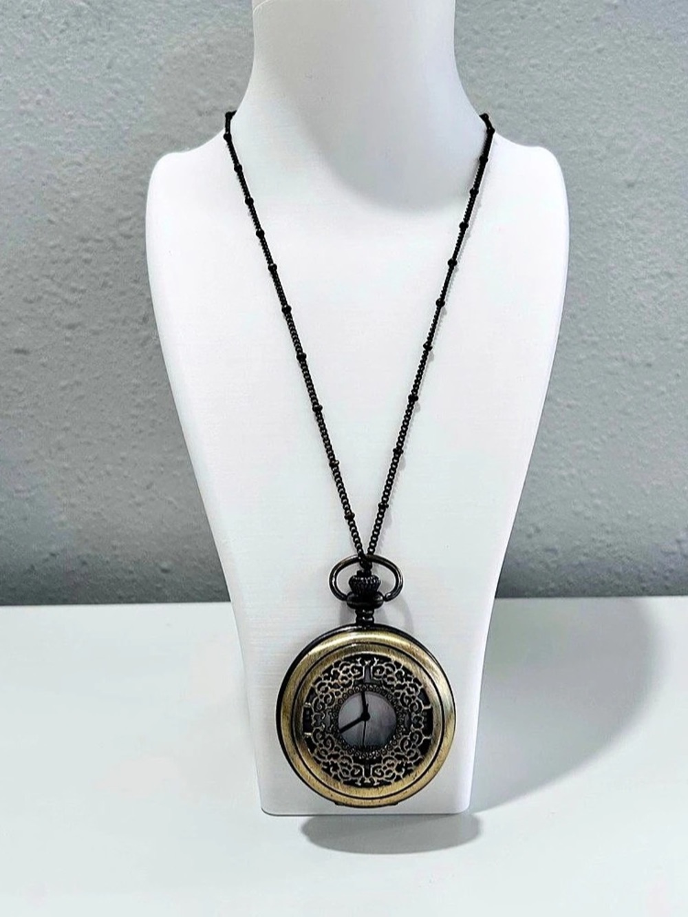 Retro Antique Brass Tone Pocket Watch Necklace Filigree Pendant Quartz Movement